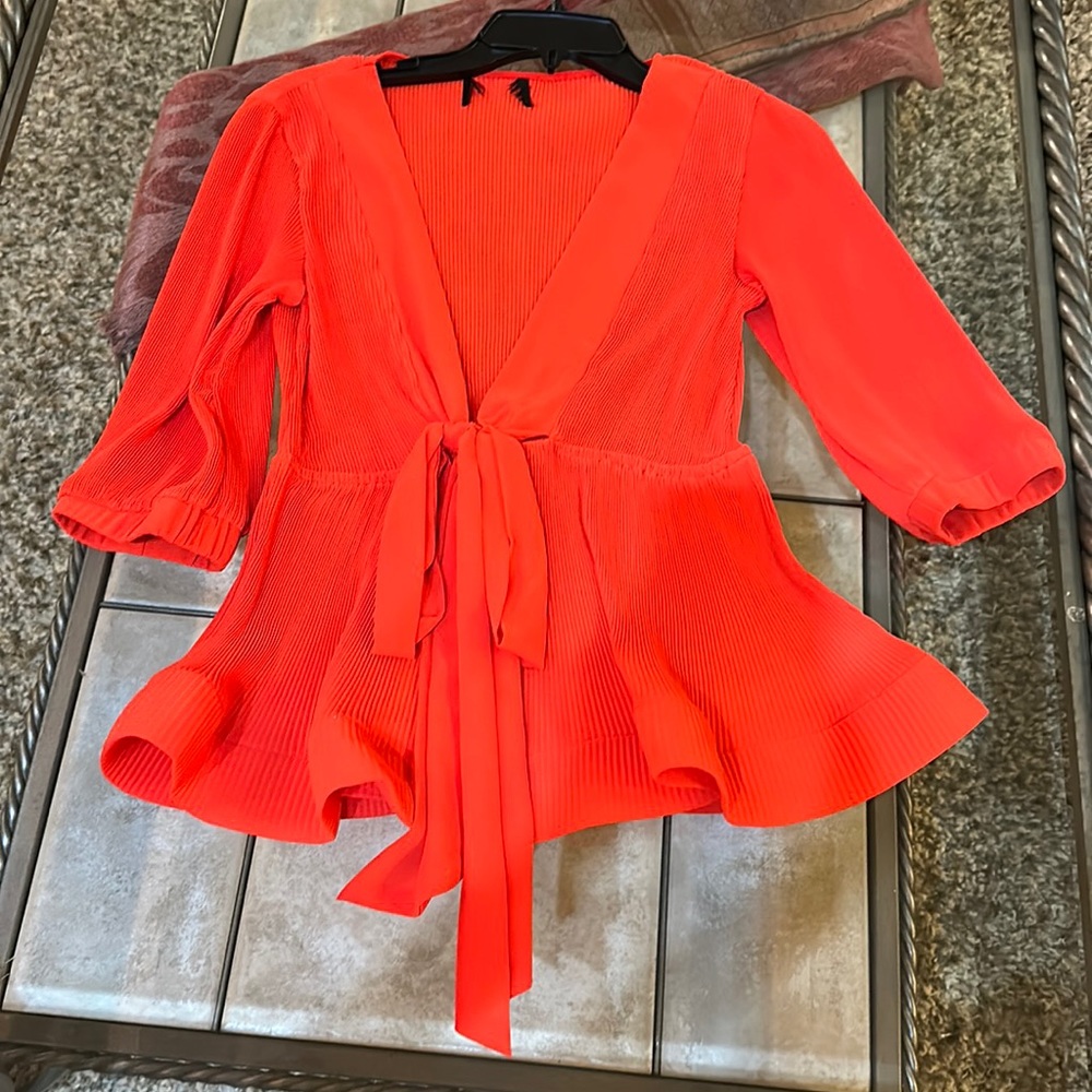 Super cute Ina womens top